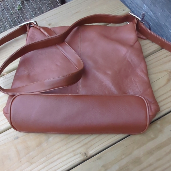 Liz Claiborne 🆕Natural Pebbled Genuine Leather Cross Body Bag New without tags. - Picture 2 of 15